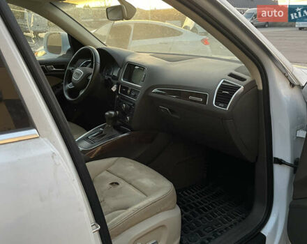 Білий Ауді Ку 5, об'ємом двигуна 2 л та пробігом 203 тис. км за 9950 $, фото 11 на Automoto.ua