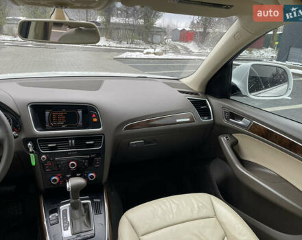 Білий Ауді Ку 5, об'ємом двигуна 2 л та пробігом 250 тис. км за 13999 $, фото 23 на Automoto.ua