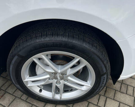 Білий Ауді Ку 5, об'ємом двигуна 2 л та пробігом 205 тис. км за 13450 $, фото 15 на Automoto.ua