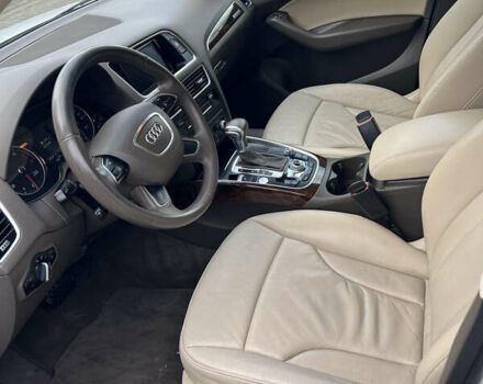 Білий Ауді Ку 5, об'ємом двигуна 2 л та пробігом 205 тис. км за 13450 $, фото 19 на Automoto.ua