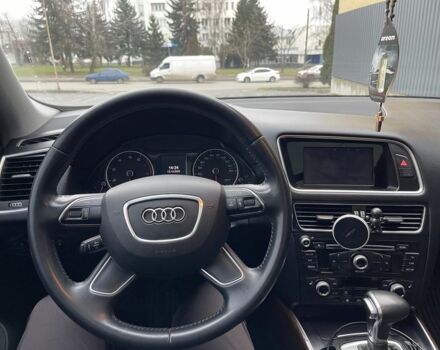 Білий Ауді Ку 5, об'ємом двигуна 2 л та пробігом 153 тис. км за 15999 $, фото 12 на Automoto.ua