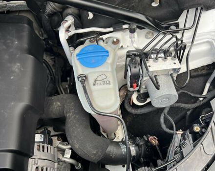 Білий Ауді Ку 5, об'ємом двигуна 2 л та пробігом 205 тис. км за 13450 $, фото 35 на Automoto.ua