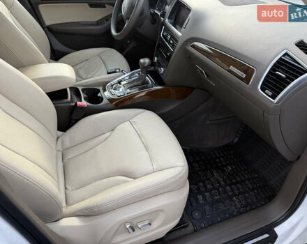 Білий Ауді Ку 5, об'ємом двигуна 2 л та пробігом 201 тис. км за 15999 $, фото 23 на Automoto.ua