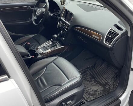 Білий Ауді Ку 5, об'ємом двигуна 2 л та пробігом 153 тис. км за 15999 $, фото 11 на Automoto.ua