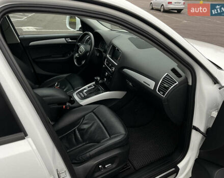 Белый Ауди Ку 5, объемом двигателя 2 л и пробегом 199 тыс. км за 15300 $, фото 7 на Automoto.ua