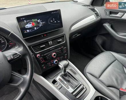 Белый Ауди Ку 5, объемом двигателя 2 л и пробегом 129 тыс. км за 15450 $, фото 48 на Automoto.ua