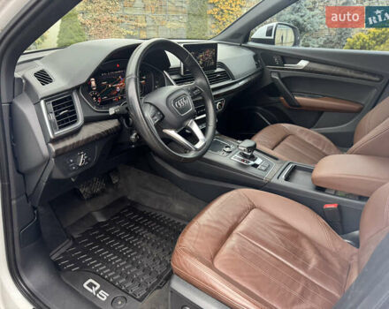 Білий Ауді Ку 5, об'ємом двигуна 2 л та пробігом 185 тис. км за 20990 $, фото 23 на Automoto.ua