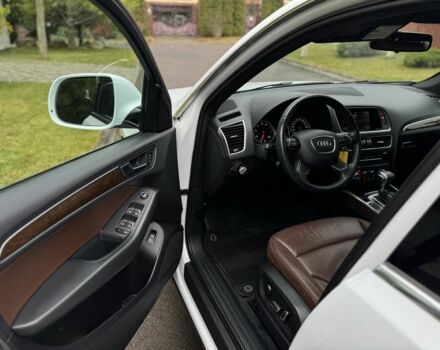 Білий Ауді Ку 5, об'ємом двигуна 2 л та пробігом 169 тис. км за 14800 $, фото 16 на Automoto.ua