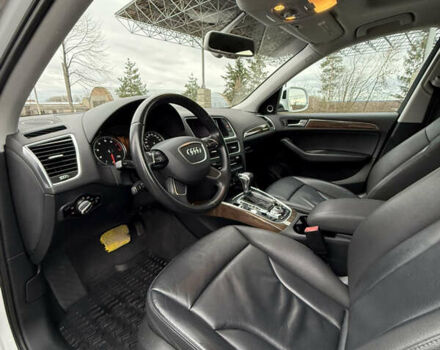 Білий Ауді Ку 5, об'ємом двигуна 2 л та пробігом 137 тис. км за 16850 $, фото 31 на Automoto.ua