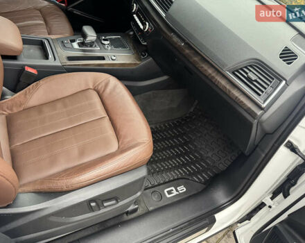 Білий Ауді Ку 5, об'ємом двигуна 2 л та пробігом 185 тис. км за 20990 $, фото 42 на Automoto.ua