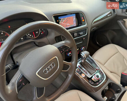 Білий Ауді Ку 5, об'ємом двигуна 2 л та пробігом 173 тис. км за 15700 $, фото 42 на Automoto.ua