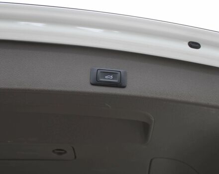 Білий Ауді Ку 5, об'ємом двигуна 2 л та пробігом 150 тис. км за 16900 $, фото 13 на Automoto.ua