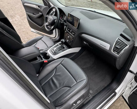 Белый Ауди Ку 5, объемом двигателя 2 л и пробегом 129 тыс. км за 15450 $, фото 52 на Automoto.ua