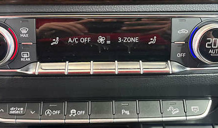 Білий Ауді Ку 5, об'ємом двигуна 2 л та пробігом 46 тис. км за 25950 $, фото 23 на Automoto.ua