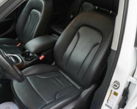 Белый Ауди Ку 5, объемом двигателя 2 л и пробегом 62 тыс. км за 15500 $, фото 6 на Automoto.ua