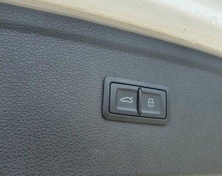 Белый Ауди Ку 5, объемом двигателя 2 л и пробегом 156 тыс. км за 24500 $, фото 16 на Automoto.ua