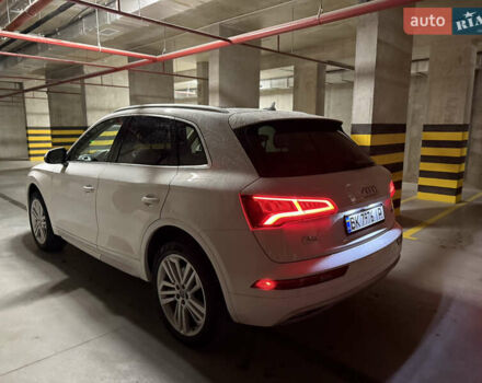 Ауді Ку 5 2017 у Рівному на Automoto.ua Білий Ауді Ку 5, об'ємом двигуна 1.98 л та пробігом 146 тис. км за 23900 $, фото 6 на Automoto.ua