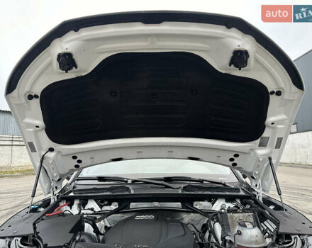 Білий Ауді Ку 5, об'ємом двигуна 2 л та пробігом 202 тис. км за 23000 $, фото 12 на Automoto.ua