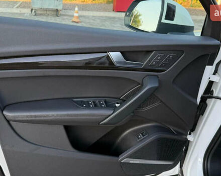 Белый Ауди Ку 5, объемом двигателя 1.98 л и пробегом 127 тыс. км за 27777 $, фото 5 на Automoto.ua