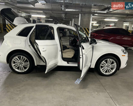 Белый Ауди Ку 5, объемом двигателя 1.98 л и пробегом 95 тыс. км за 21000 $, фото 3 на Automoto.ua