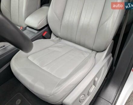 Білий Ауді Ку 5, об'ємом двигуна 2 л та пробігом 199 тис. км за 29999 $, фото 12 на Automoto.ua