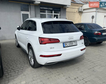Білий Ауді Ку 5, об'ємом двигуна 2 л та пробігом 147 тис. км за 26600 $, фото 3 на Automoto.ua