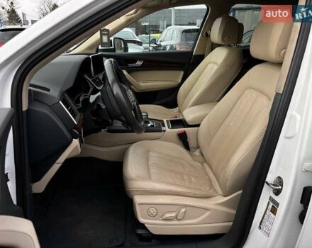 Білий Ауді Ку 5, об'ємом двигуна 2 л та пробігом 215 тис. км за 21800 $, фото 20 на Automoto.ua