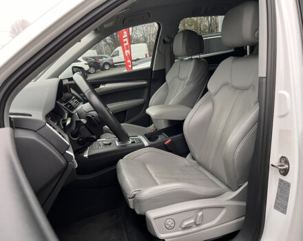 Білий Ауді Ку 5, об'ємом двигуна 2 л та пробігом 105 тис. км за 35999 $, фото 2 на Automoto.ua