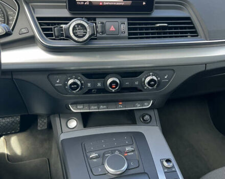 Білий Ауді Ку 5, об'ємом двигуна 1.97 л та пробігом 50 тис. км за 32900 $, фото 4 на Automoto.ua