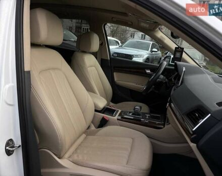 Білий Ауді Ку 5, об'ємом двигуна 2 л та пробігом 215 тис. км за 21800 $, фото 24 на Automoto.ua