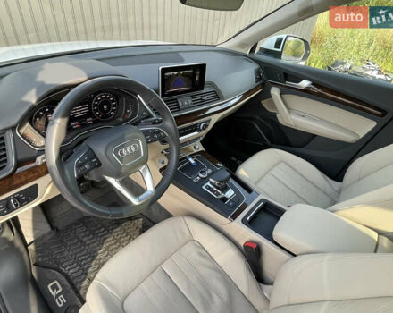 Білий Ауді Ку 5, об'ємом двигуна 2 л та пробігом 69 тис. км за 25900 $, фото 7 на Automoto.ua