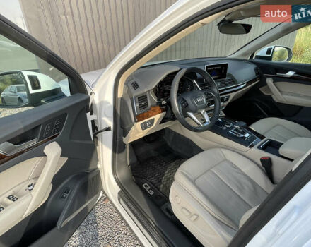Білий Ауді Ку 5, об'ємом двигуна 2 л та пробігом 69 тис. км за 25900 $, фото 6 на Automoto.ua