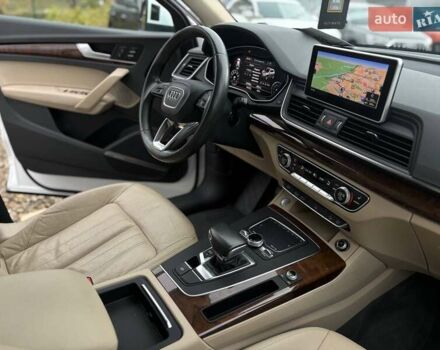 Білий Ауді Ку 5, об'ємом двигуна 2 л та пробігом 215 тис. км за 22000 $, фото 23 на Automoto.ua