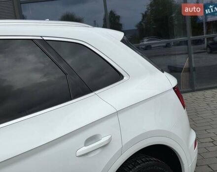 Білий Ауді Ку 5, об'ємом двигуна 2 л та пробігом 163 тис. км за 26750 $, фото 20 на Automoto.ua