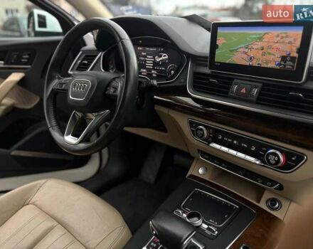 Білий Ауді Ку 5, об'ємом двигуна 2 л та пробігом 215 тис. км за 22000 $, фото 24 на Automoto.ua