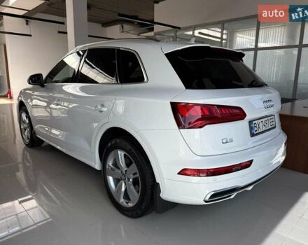 Белый Ауди Ку 5, объемом двигателя 1.97 л и пробегом 105 тыс. км за 32500 $, фото 4 на Automoto.ua