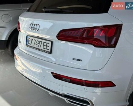 Ауді Ку 5 2017 у Хмельницькому на Automoto.ua Білий Ауді Ку 5, об'ємом двигуна 1.97 л та пробігом 105 тис. км за 33200 $, фото 4 на Automoto.ua