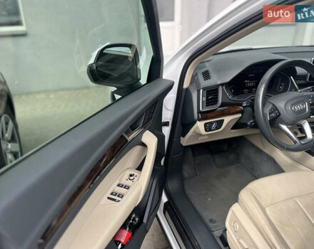Білий Ауді Ку 5, об'ємом двигуна 2 л та пробігом 147 тис. км за 26600 $, фото 5 на Automoto.ua