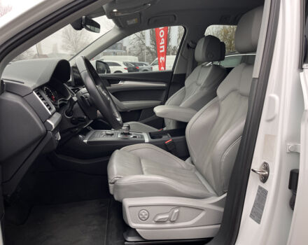 Белый Ауди Ку 5, объемом двигателя 2 л и пробегом 105 тыс. км за 34999 $, фото 1 на Automoto.ua