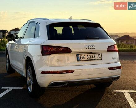 Белый Ауди Ку 5, объемом двигателя 1.98 л и пробегом 122 тыс. км за 27500 $, фото 4 на Automoto.ua