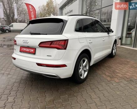 Белый Ауди Ку 5, объемом двигателя 1.98 л и пробегом 104 тыс. км за 34999 $, фото 6 на Automoto.ua