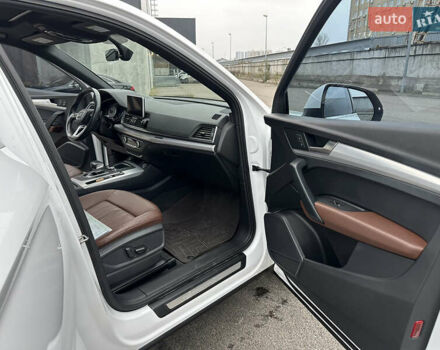 Білий Ауді Ку 5, об'ємом двигуна 2 л та пробігом 202 тис. км за 23000 $, фото 19 на Automoto.ua