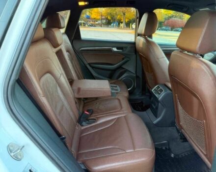 Білий Ауді Ку 5, об'ємом двигуна 2 л та пробігом 70 тис. км за 10800 $, фото 10 на Automoto.ua