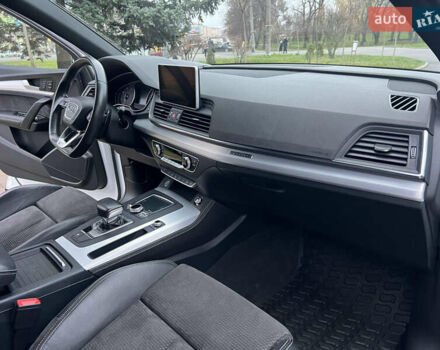 Белый Ауди Ку 5, объемом двигателя 1.97 л и пробегом 139 тыс. км за 28800 $, фото 49 на Automoto.ua