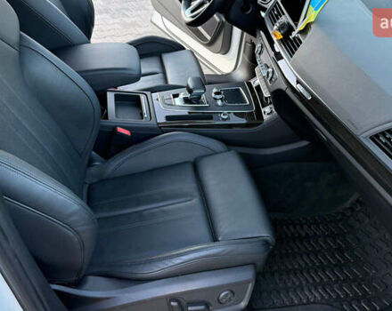 Белый Ауди Ку 5, объемом двигателя 1.98 л и пробегом 127 тыс. км за 27777 $, фото 4 на Automoto.ua