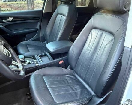 Білий Ауді Ку 5, об'ємом двигуна 2 л та пробігом 180 тис. км за 22299 $, фото 6 на Automoto.ua