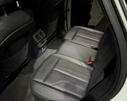 Білий Ауді Ку 5, об'ємом двигуна 1.97 л та пробігом 287 тис. км за 31000 $, фото 5 на Automoto.ua