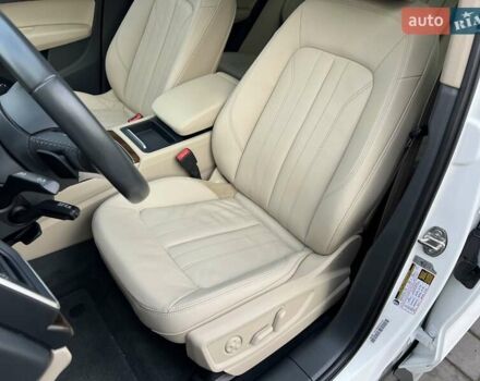 Белый Ауди Ку 5, объемом двигателя 2 л и пробегом 135 тыс. км за 26950 $, фото 87 на Automoto.ua