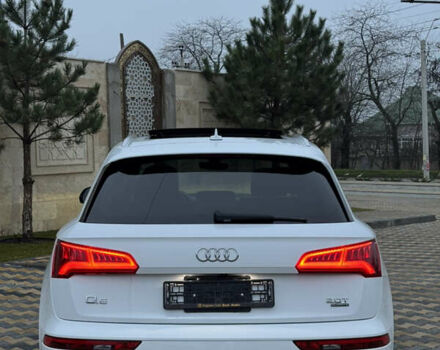 Белый Ауди Ку 5, объемом двигателя 2 л и пробегом 108 тыс. км за 28500 $, фото 5 на Automoto.ua