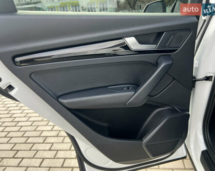 Белый Ауди Ку 5, объемом двигателя 1.97 л и пробегом 287 тыс. км за 27816 $, фото 19 на Automoto.ua